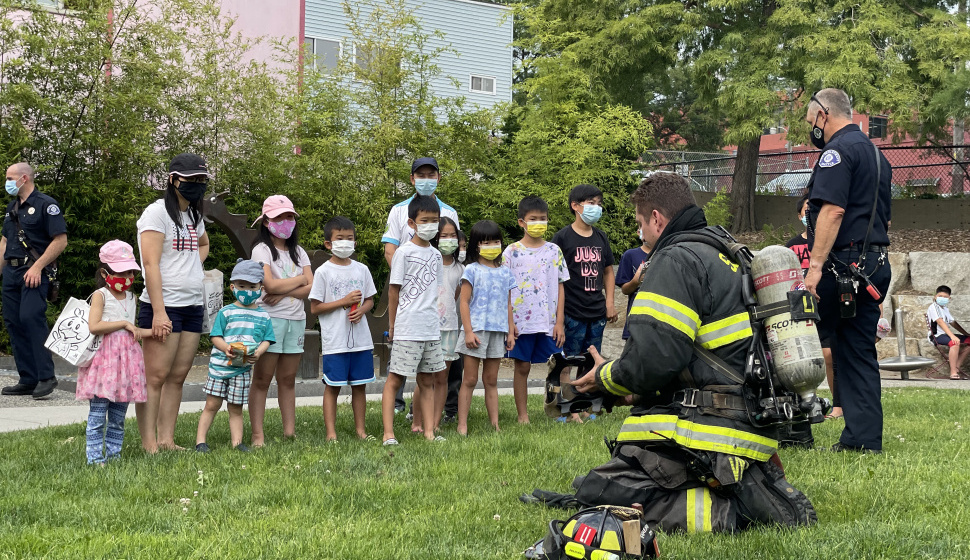 kids learning from firefighter